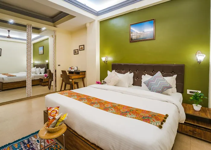 Tripli Hotels Silver Shine