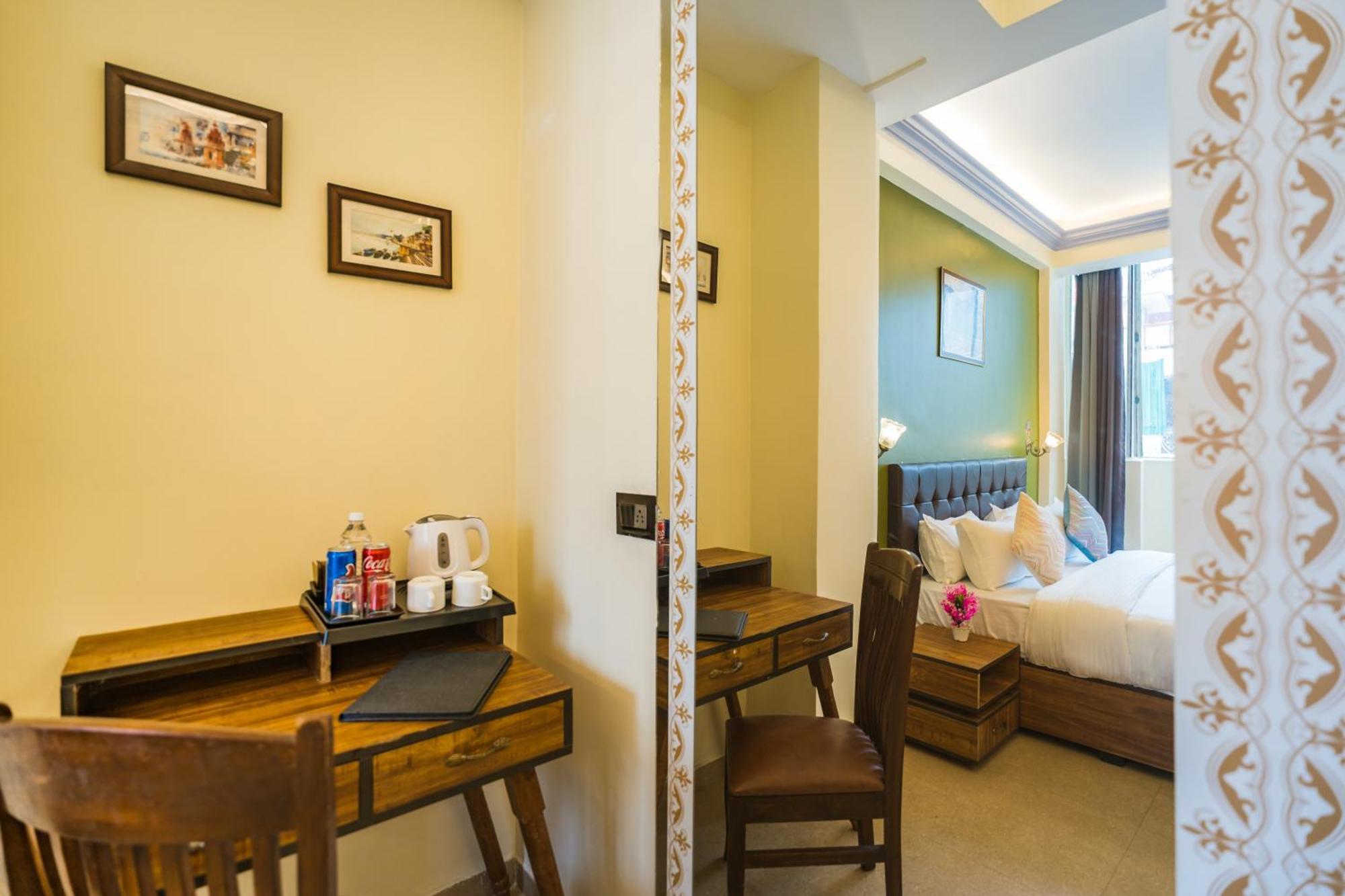 Hotel Tripli Silver Shine