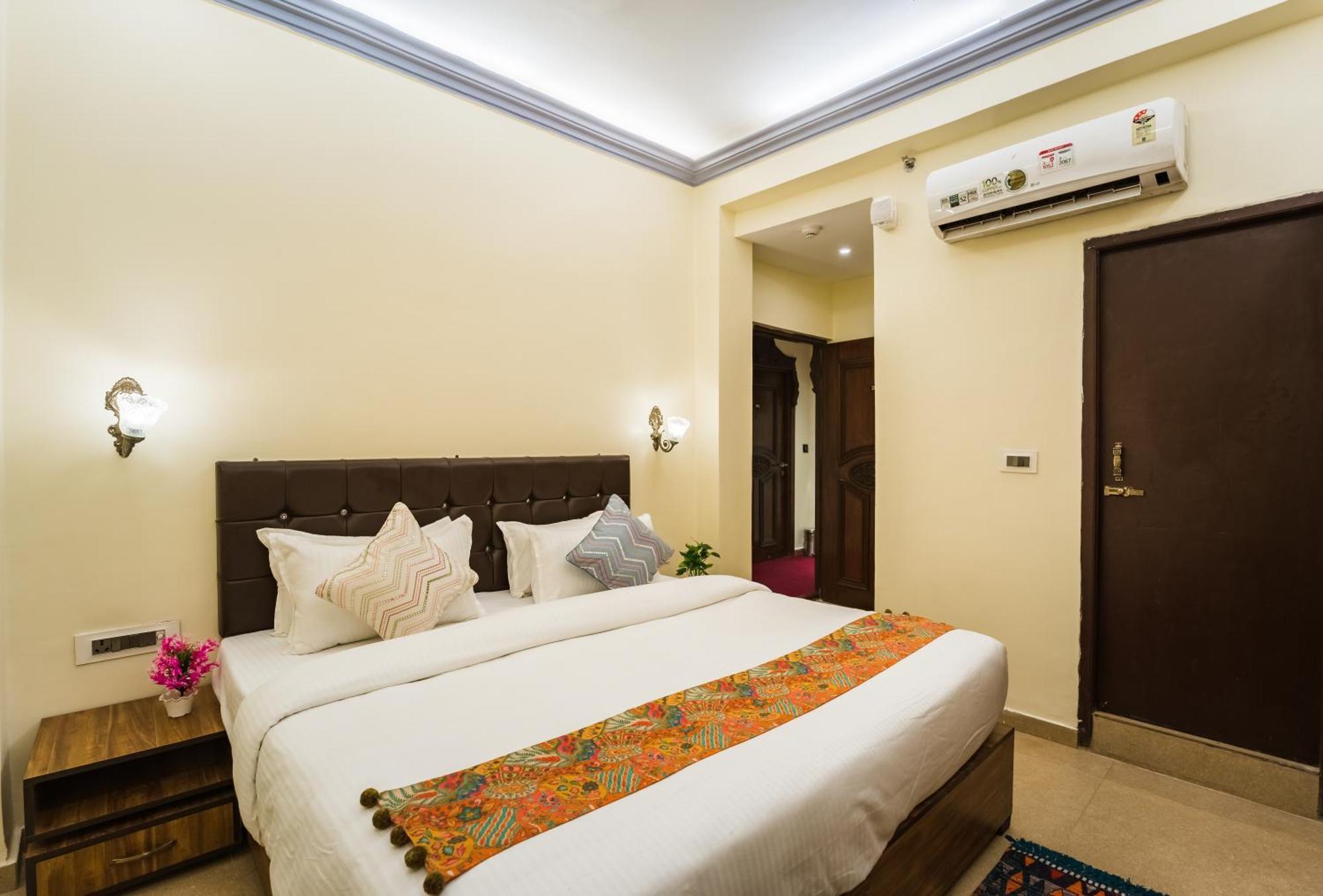Hotel Tripli Silver Shine